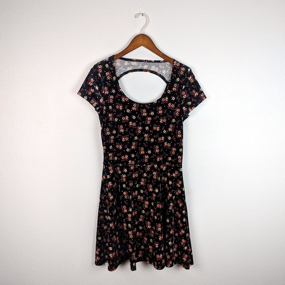 Dresses & Skirts - Velvet floral black skater dress keyhole Large
